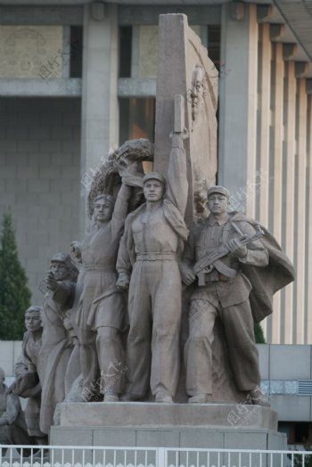 毛纪念馆前雕塑图片