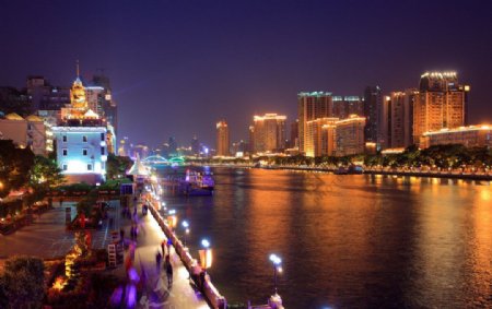 河边高楼夜景图片