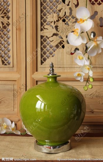初绿陶瓷工艺品球瓶图片