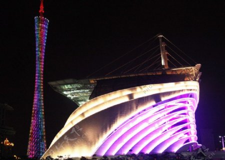 变换灯光色彩的亚运会主会场图片