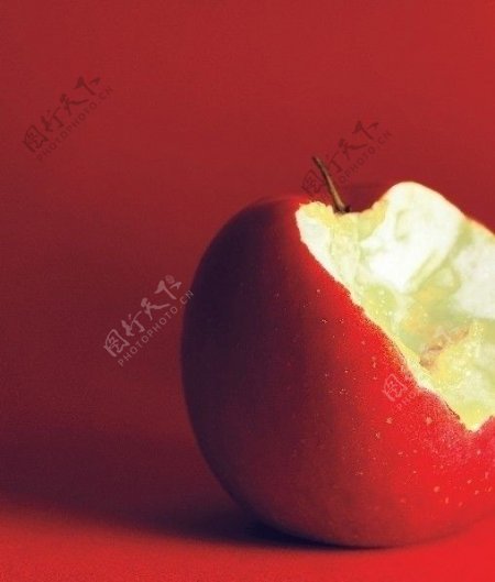 苹果红苹果咬过的红苹果图片