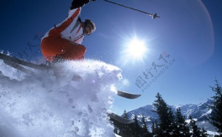 冬天滑雪飞翔图片