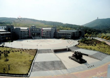 襄樊学院卧龙广场图片