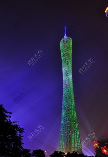 绿光夜塔图片