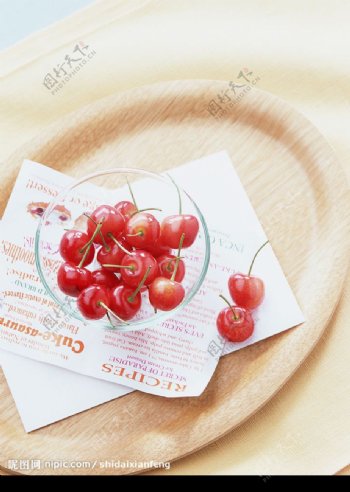 可爱的红樱桃图片