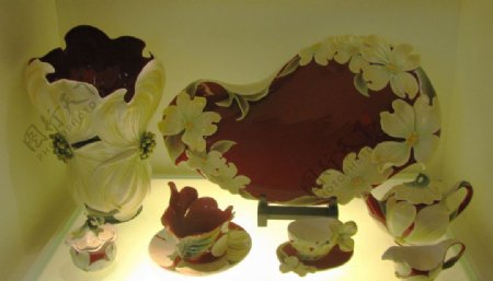 红白陶瓷图片