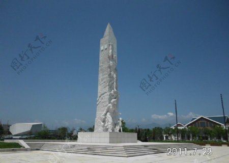 新北川地震纪念广场雕塑图片