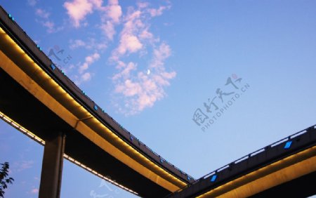 高架桥下图片