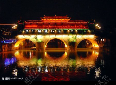 凤凰古城里的虹桥图片