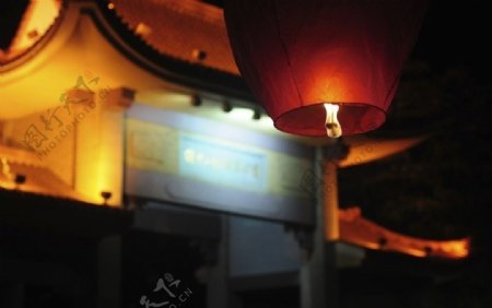 中秋佳节中山市孙中山先生纪念堂前的孔明灯图片