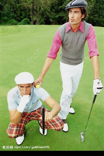两位男士打高尔夫图片