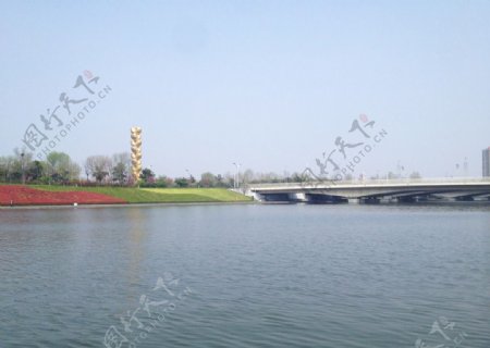 郑东新区美丽河岸公园美景图片