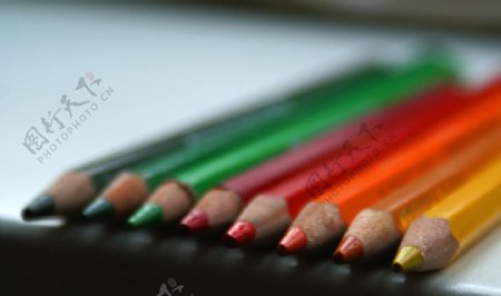 七彩铅笔图片