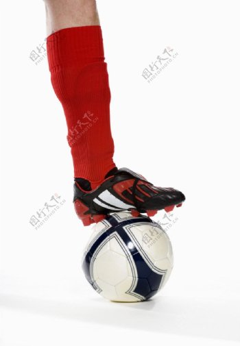 运动员脚下的足球图片