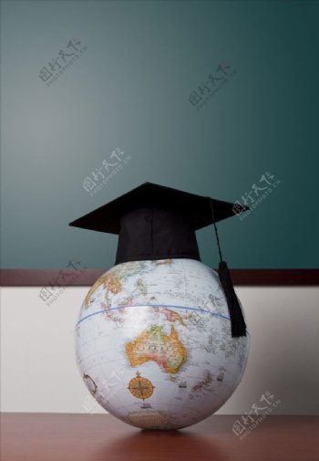 大学校园地球仪博士帽图片
