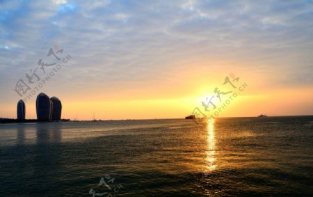 三亚湾海边落日图片