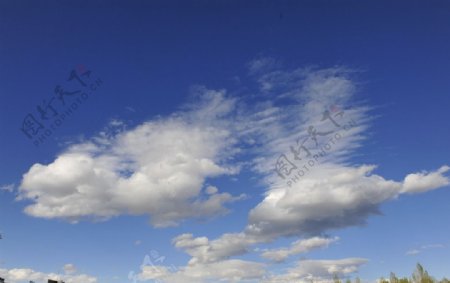 飘浮的白云图片