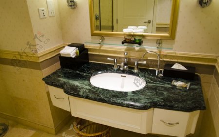 酒店卫生间洗手台图片