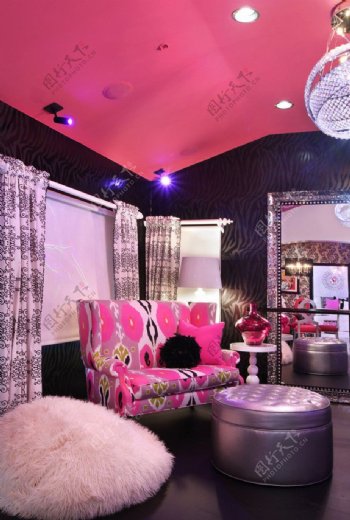 粉红色客厅图片