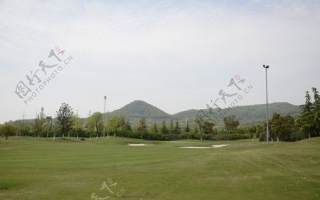 蓝天白云高尔夫球场图片