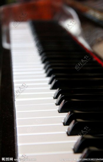 钢琴创意图片