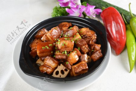 石锅红烧肉图片