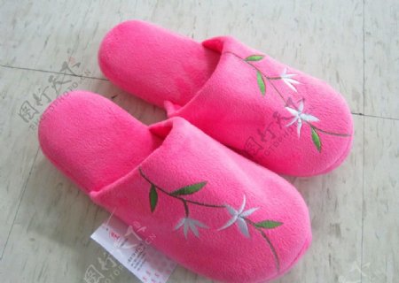 粉红色棉拖鞋图片