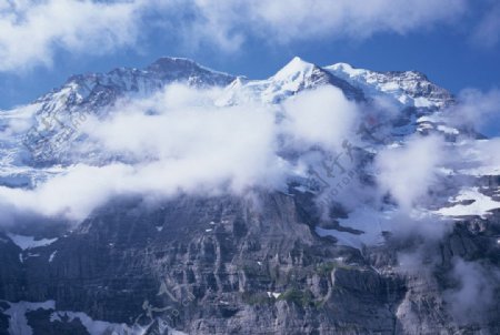 雪山与云雾美景风光图片