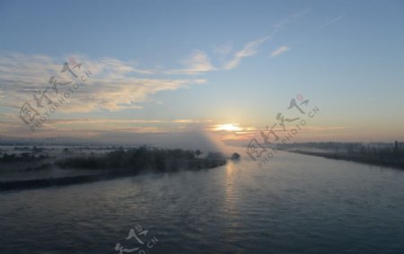 伊犁河水图片