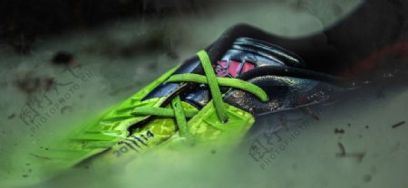 ADIDAS足球鞋图片