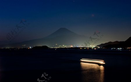 富士山夜幕图片