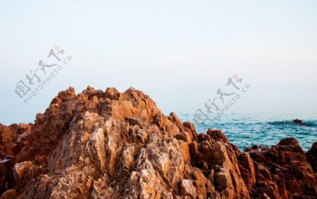 大海岩石图片