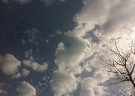 云朵云彩蓝天图片