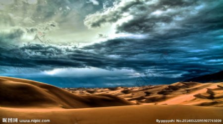 沙漠乌云图片