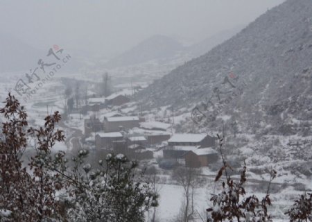 花鱼村雪景图片
