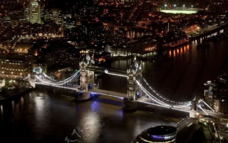 塔桥夜景图片