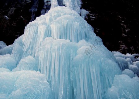 冰柱瀑布图片