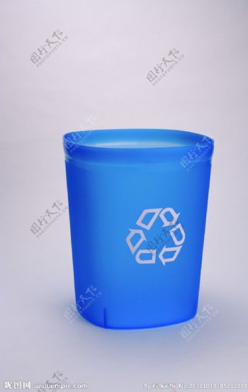 垃圾桶循环利用图片