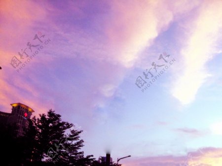 紫色天空图片