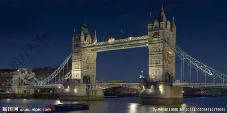 伦敦塔桥夜景摄影图片