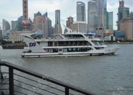 黄浦江的船图片