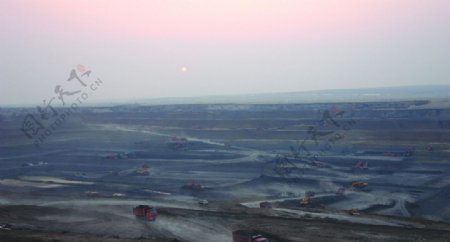 露天煤矿生产现场图片