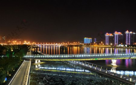 汾河夜景倒影图片