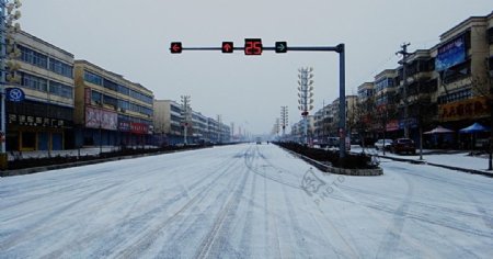 街道的薄雪图片