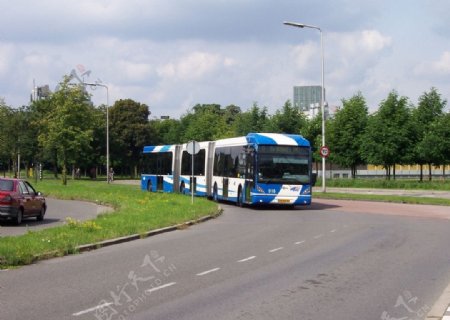 荷兰范胡尔牌双铰接大客车图片