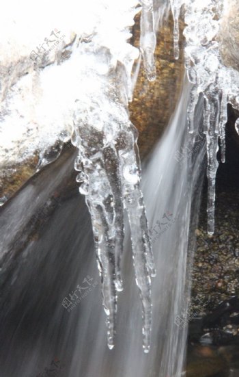 瀑布流水冰川图片