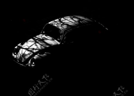 黑白汽车图片