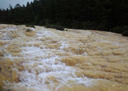 四川九寨沟的水流图片