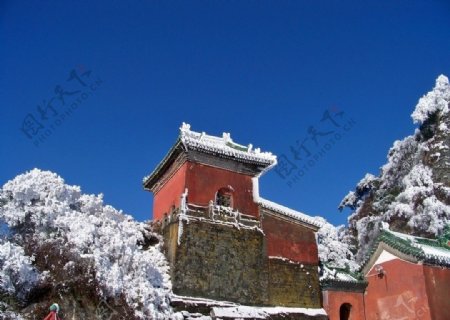 武当山顶雪景图片