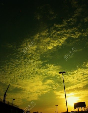美丽夕阳云彩图片